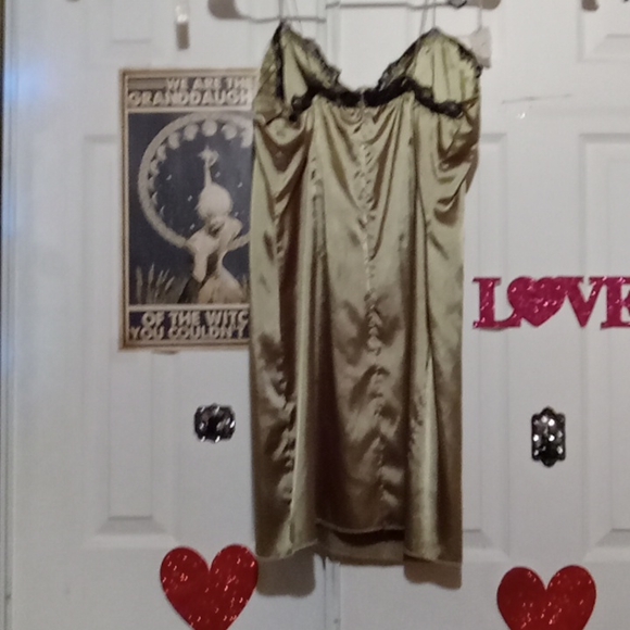 Satin green mini dress - Picture 5 of 5